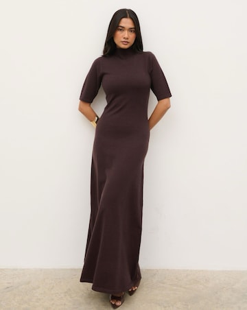 Pretty Lavish Addie Grown Neck Short Sleeve Knitted Maxi Dress
