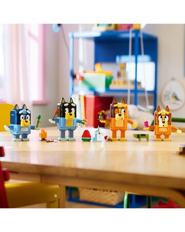 LEGO Brick-Built Bluey Family 11217