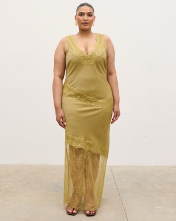 Pretty Lavish Roblin Lace Maxi Dress