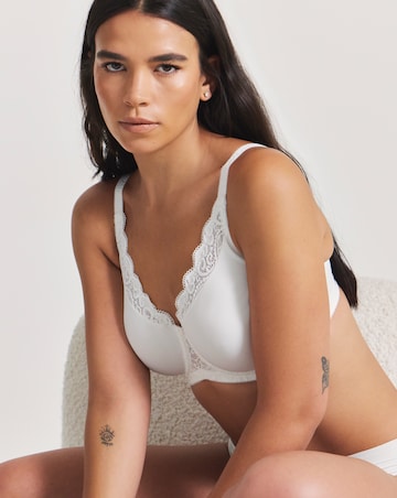Triumph Amourette Minimiser Wired Bra White