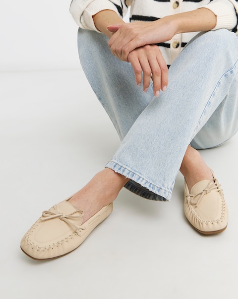 Swift Whipstitch Detail Puckered Leather Loafers - Wide Fit (E)