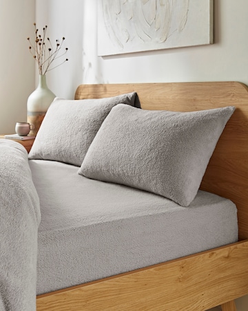 Cosy Cuddle Fleece Extra Deep 32cm Fitted Sheet