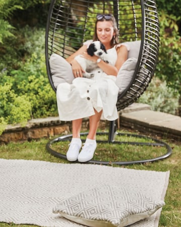 Woven Diamond Indoor/Outdoor Rug
