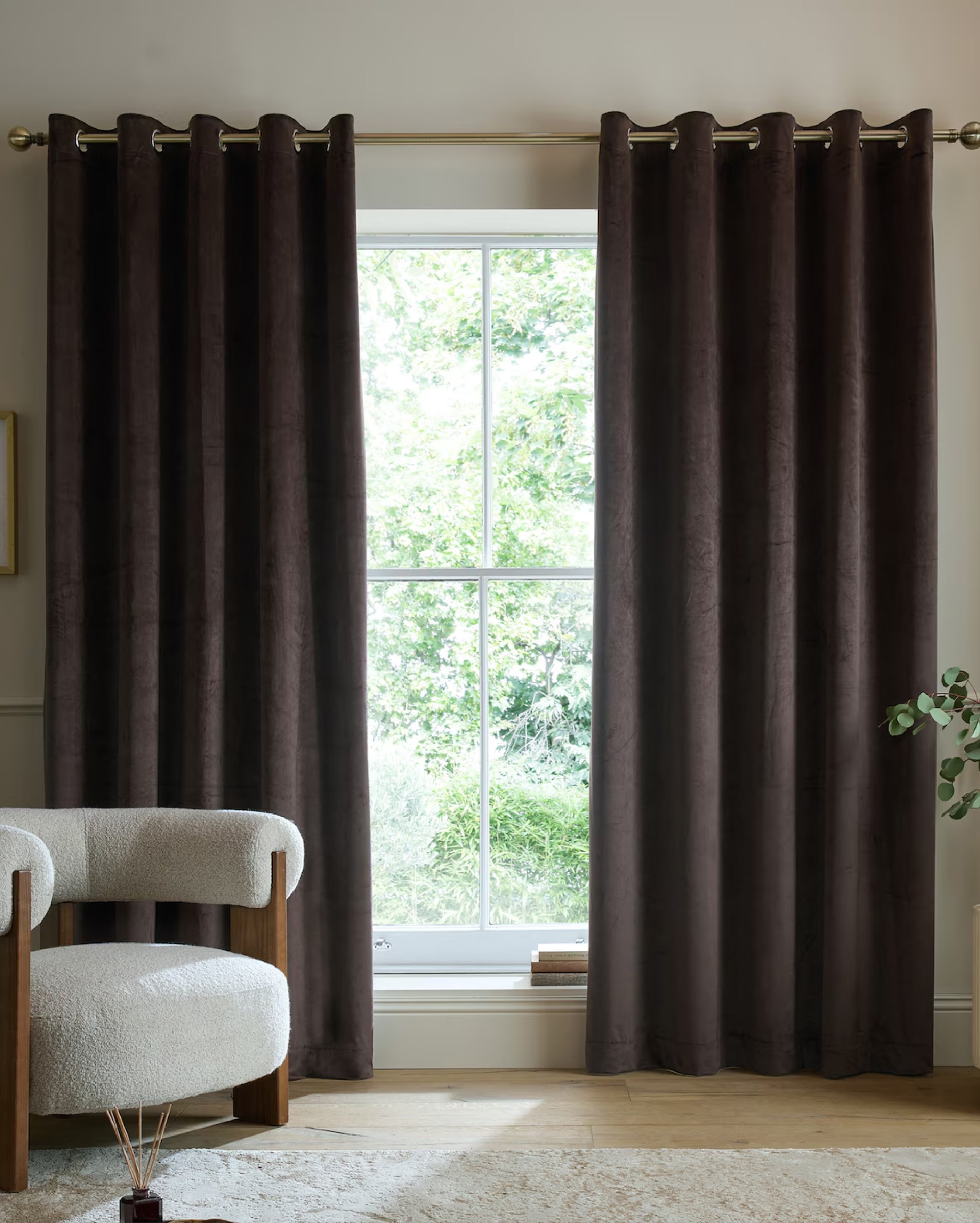 Thermal curtains in dark brown