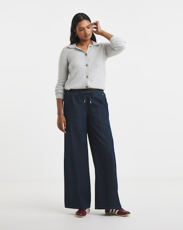 Pintuck Wide Leg Jogger Jeans