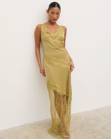 Pretty Lavish Roblin Lace Maxi Dress