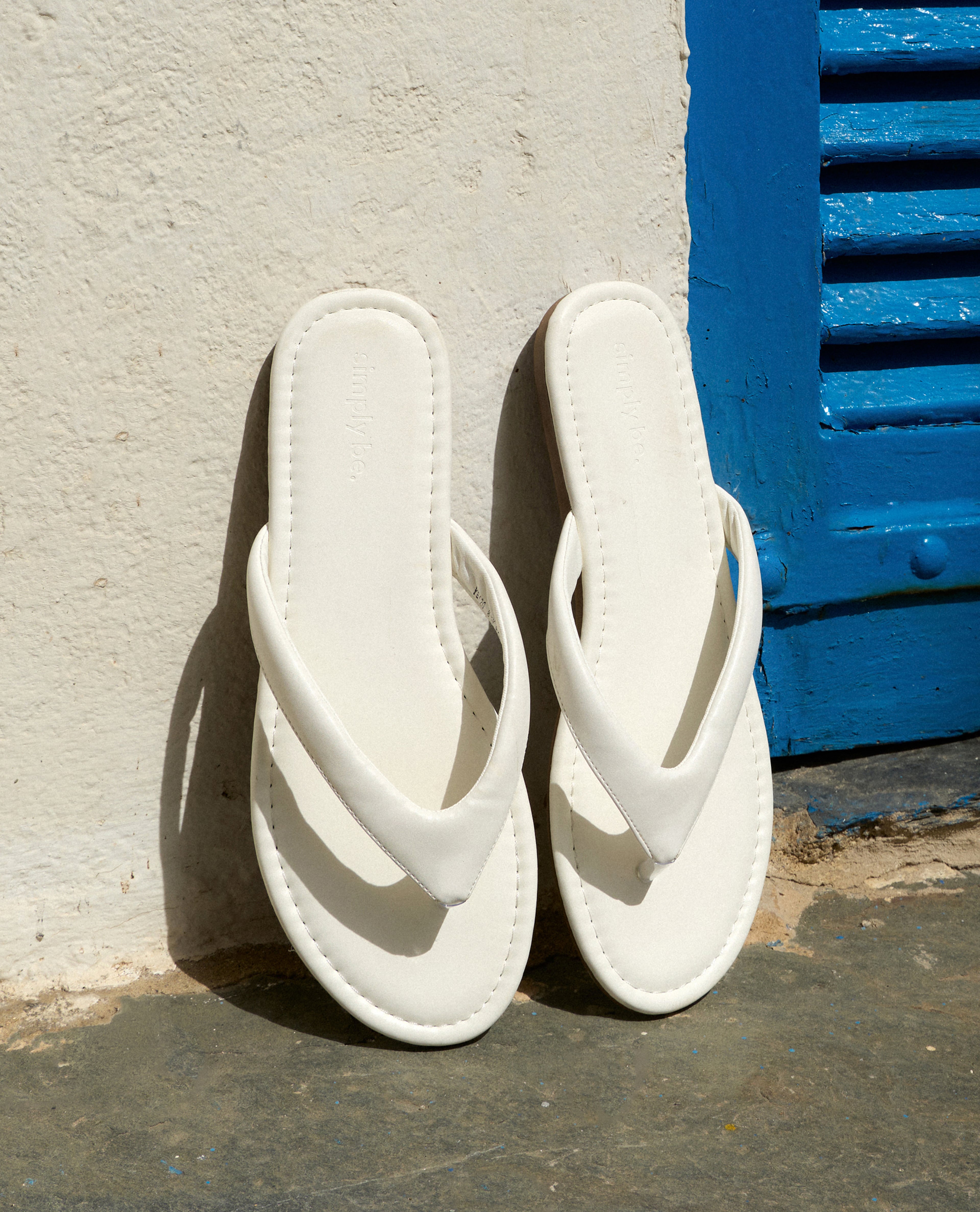 Summer sandals in white