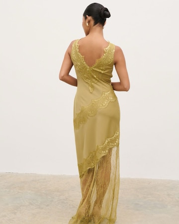 Pretty Lavish Roblin Lace Maxi Dress
