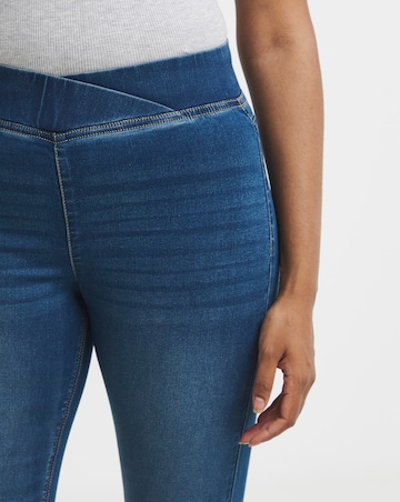 Mid Blue Flared Weekender Jeggings
