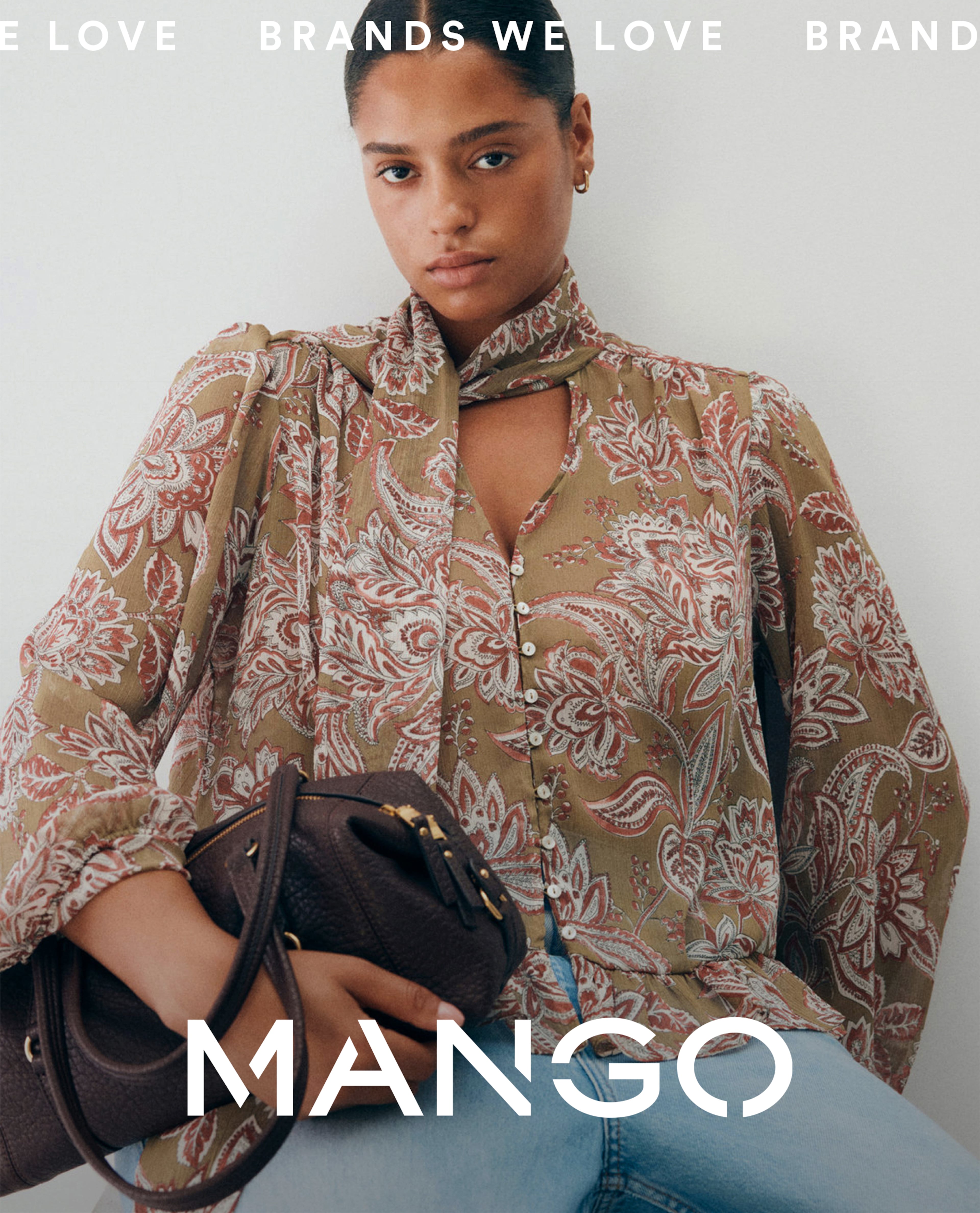Model wearig shirt mango