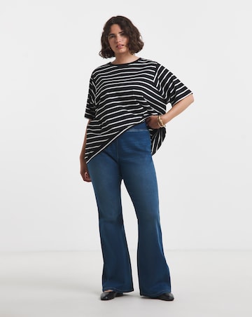 Mid Blue Flared Weekender Jeggings