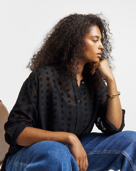 Black Relaxed Dip Back Georgette Dobby Shirt
