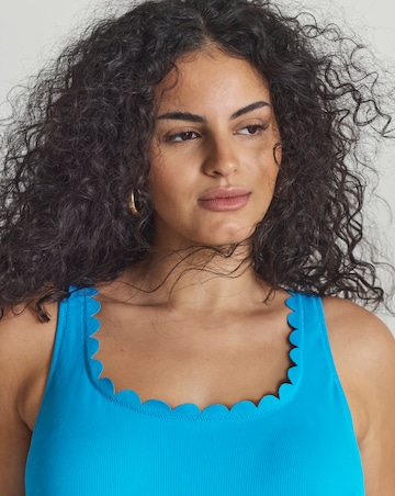 MAGISCULPT Medium Control Scallop Edge Swimsuit