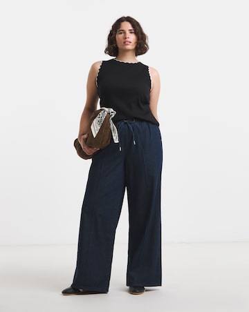 Pintuck Wide Leg Jogger Jeans