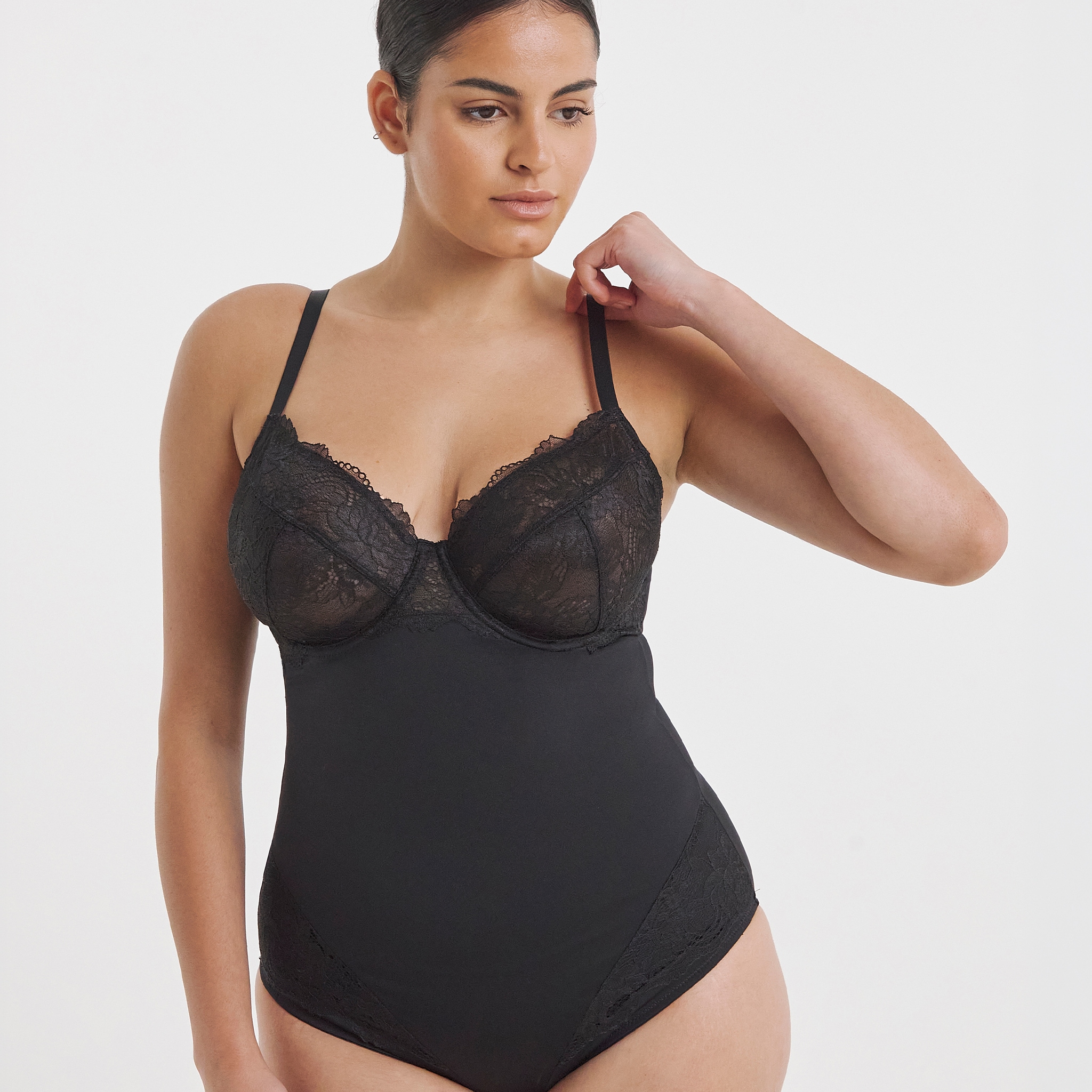 model wearinng shape wear black