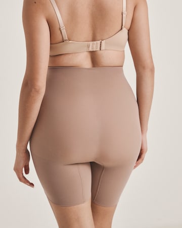 Spanx Everyday Seamless Medium Control Mid Thigh Short CafeAuLait