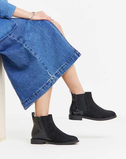 Helina Classic Ankle Chelsea Boots - Standard Fit (D)