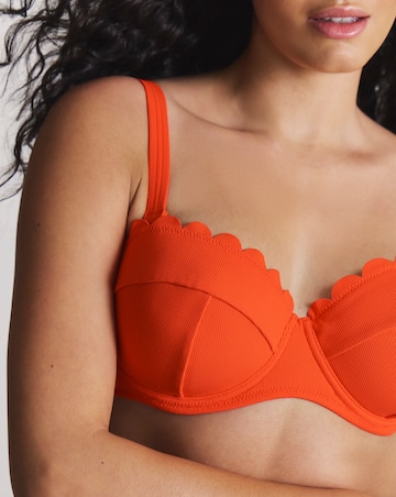 MAGISCULPT Underwired Scallop Edge Bandeau Bikini Top