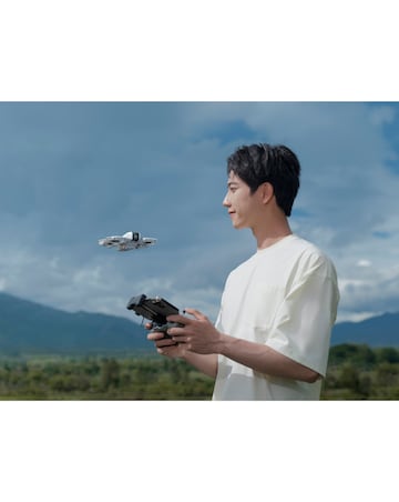 DJI Neo Drone - Fly More Combo