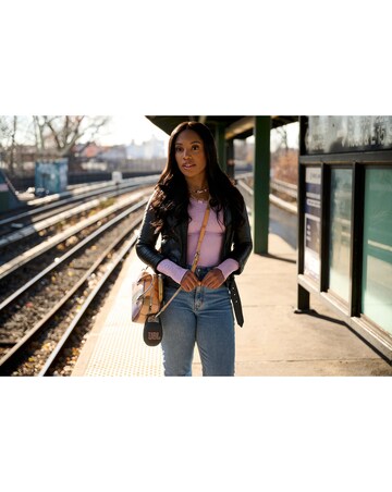 JBL Clip 5 Ultra-Portable Wireless Speaker - Black