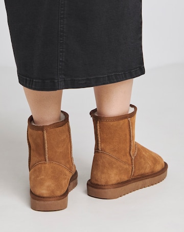 Sia Suede Warm Lined Snug Boots - Wide Fit (E)