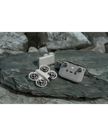 DJI Neo Drone - Fly More Combo