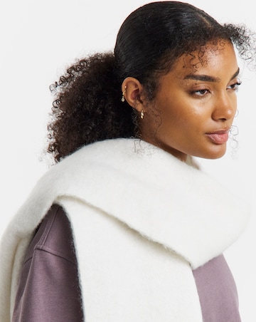 Sweaty Betty Soft Cloud Tassle Scarf