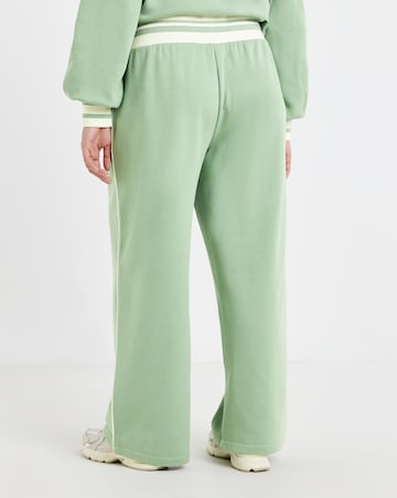 Sport Trim Wide Leg Jogger