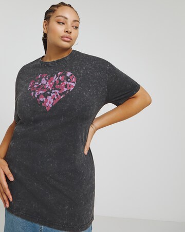 Acid Wash Heart Graphic T-Shirt