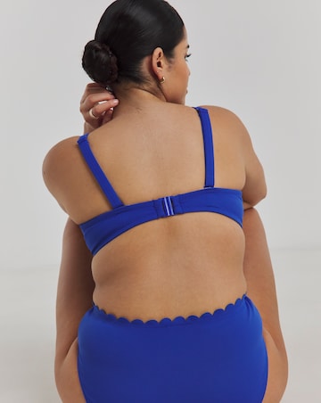 MAGISCULPT Contour Me Scalloped Edge Bandeau Bikini Top