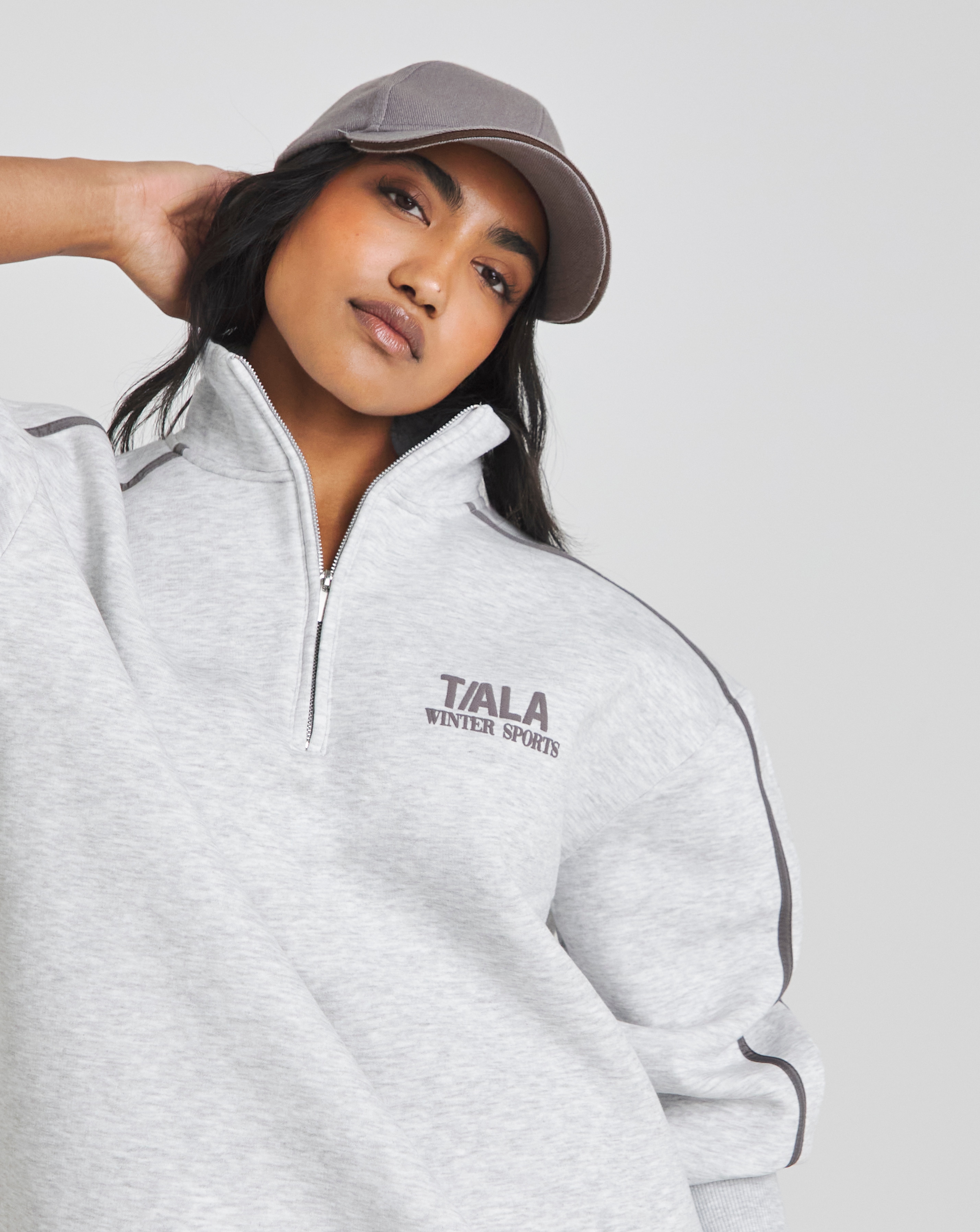 Sports Illustrated XXL トレーナー グレー TALA Winter Sports Oversized Quarter Zip Sweatshirt | Simply Be