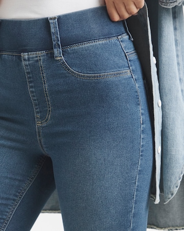 Mid Wash Pull On Capri Jegging