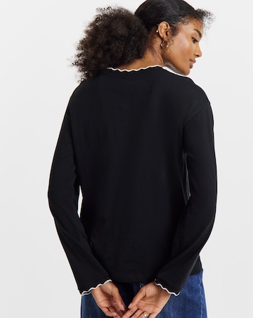 Black & White Scallop Edge Top