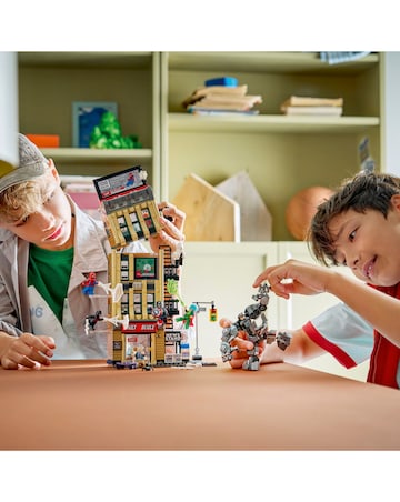 LEGO Marvel Spider-Man vs. Mysterio: The Daily Bugle 76342