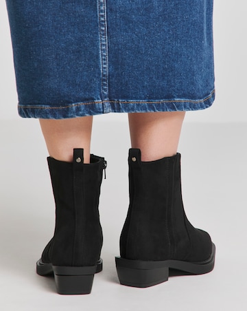 Azora Stretch Seam Western Boots Wide E Fit