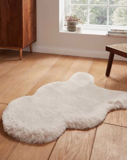 Think Rugs Supersoft Faux Fur Sheepskin Rug