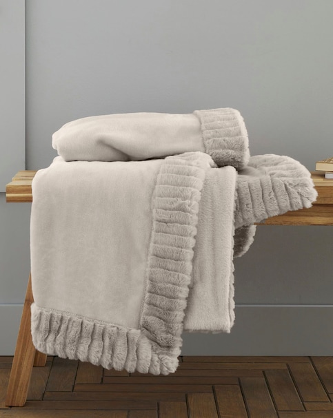 Catherine Lansfield Velvet Faux Fur Cosy Throw