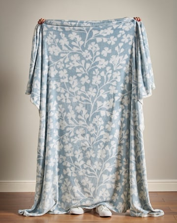 Catherine Lansfield Brooke Floral Throw