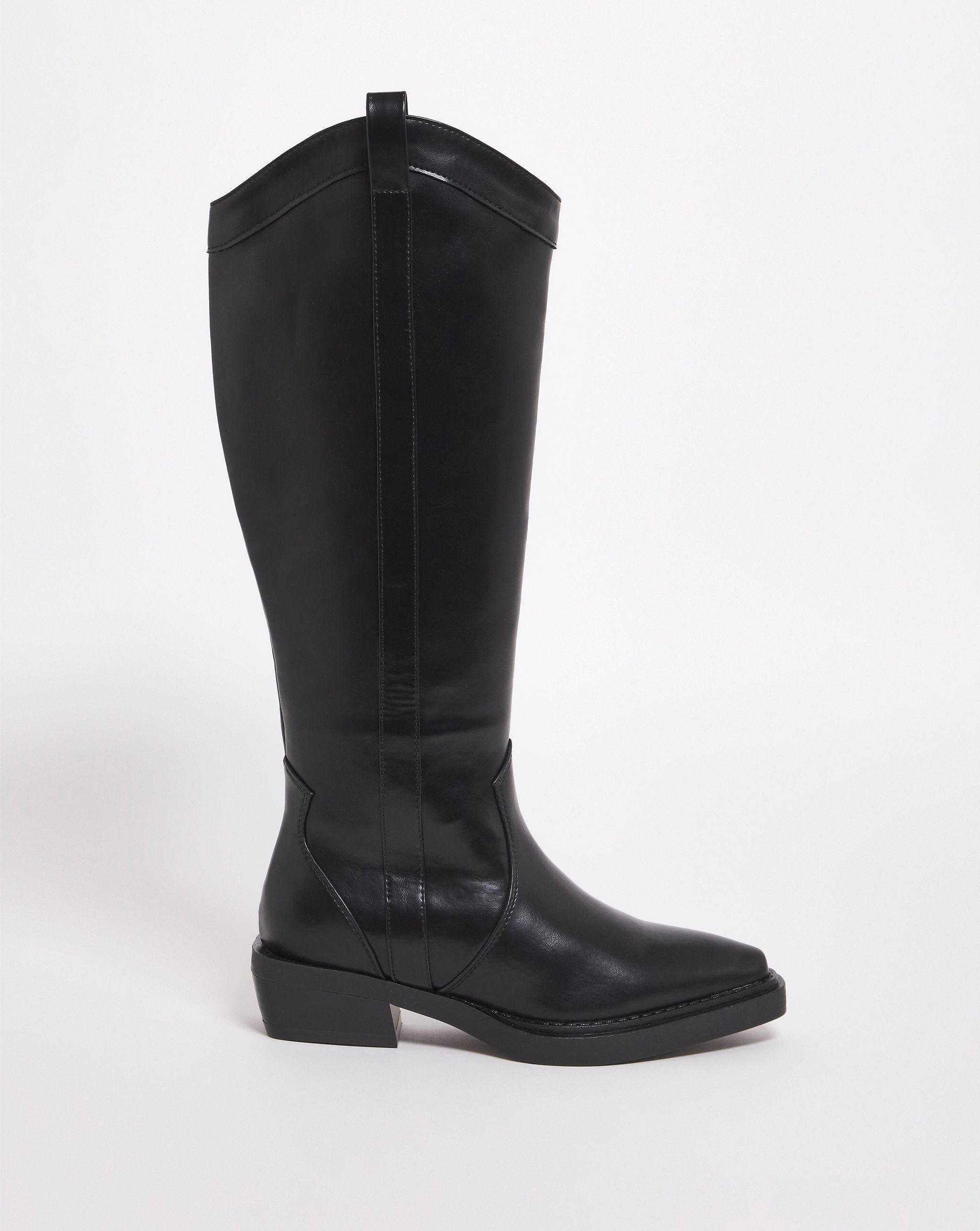 High boot in black
