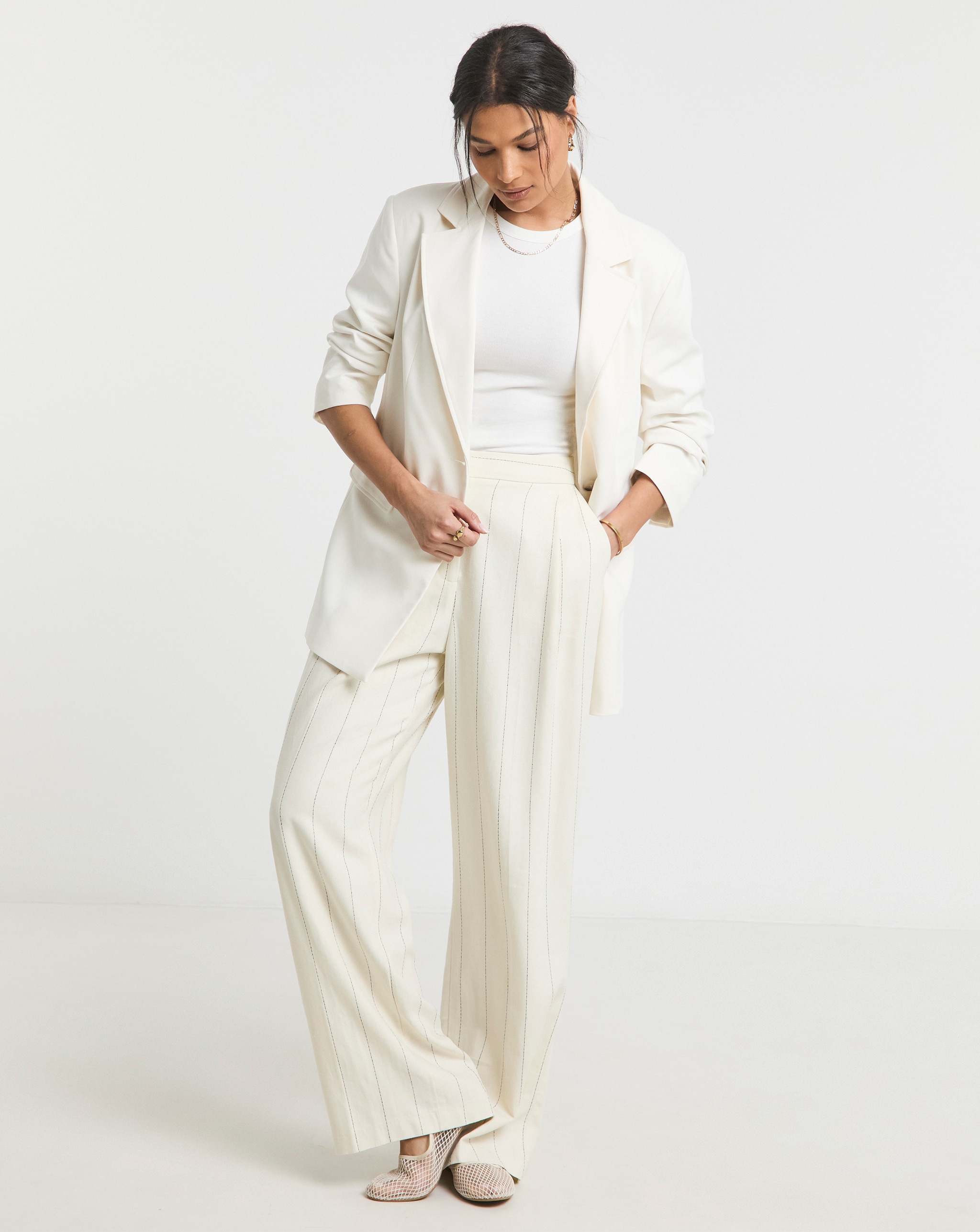 Matching linen set in off-white