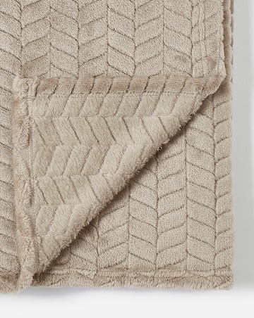 Embossed Jacquard Fleece Throw - Mink