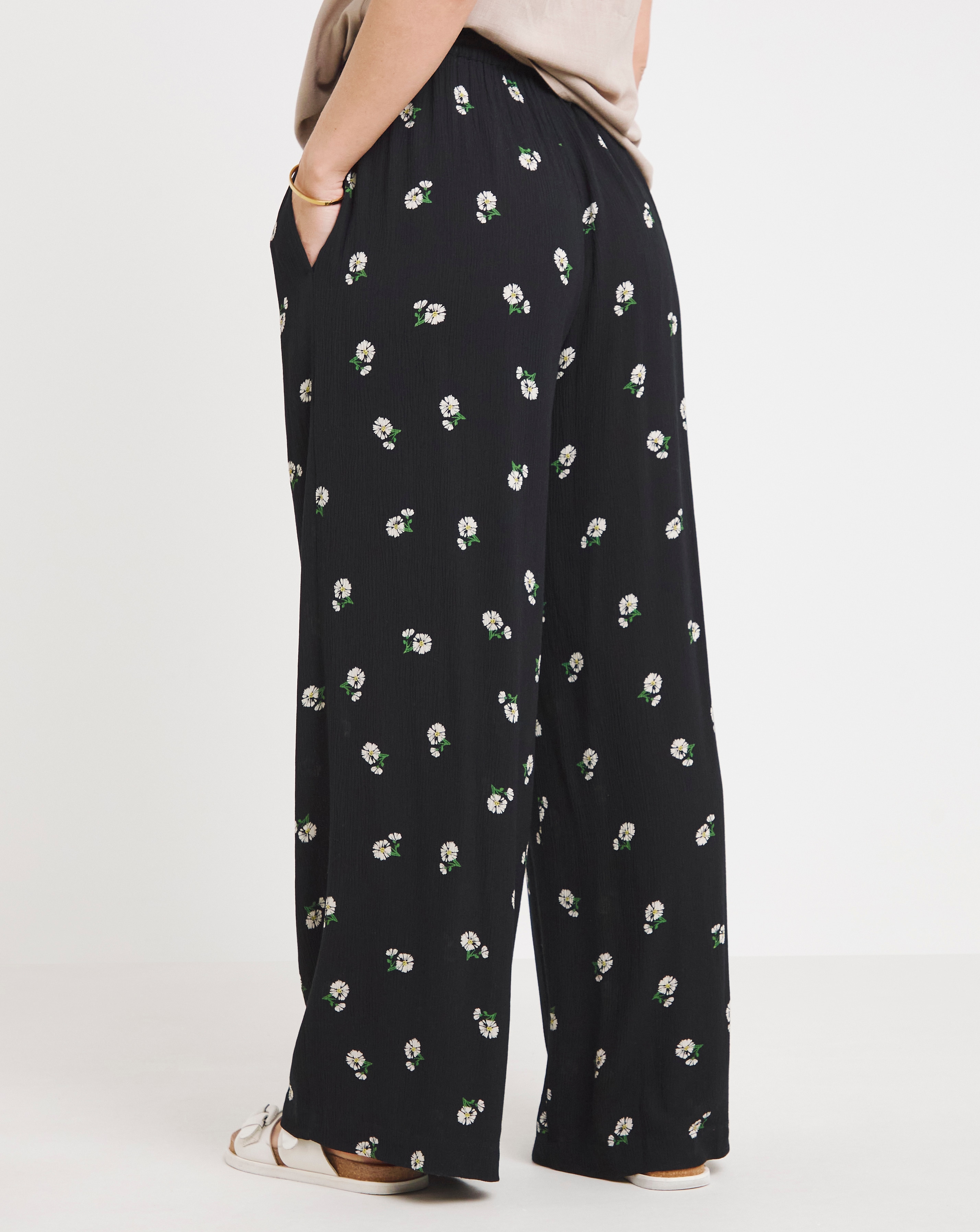 Black Daisy Print Crinkle Wide Leg Trousers | Simply Be