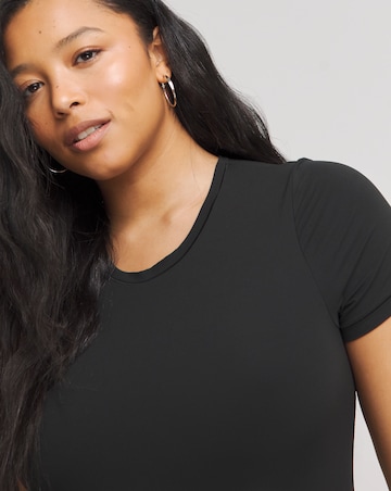 MAGISCULPT Light Control Smoothing T-Shirt Bodysuit