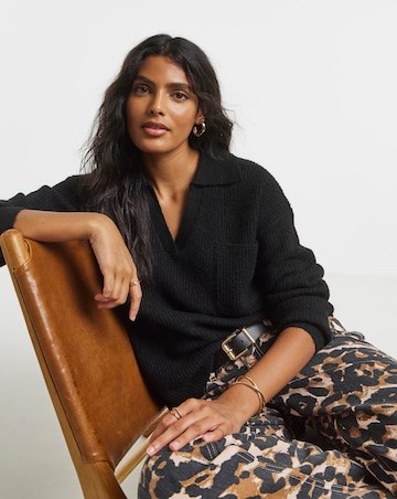Cosy Yarn Black V-Neck Collared Jumper