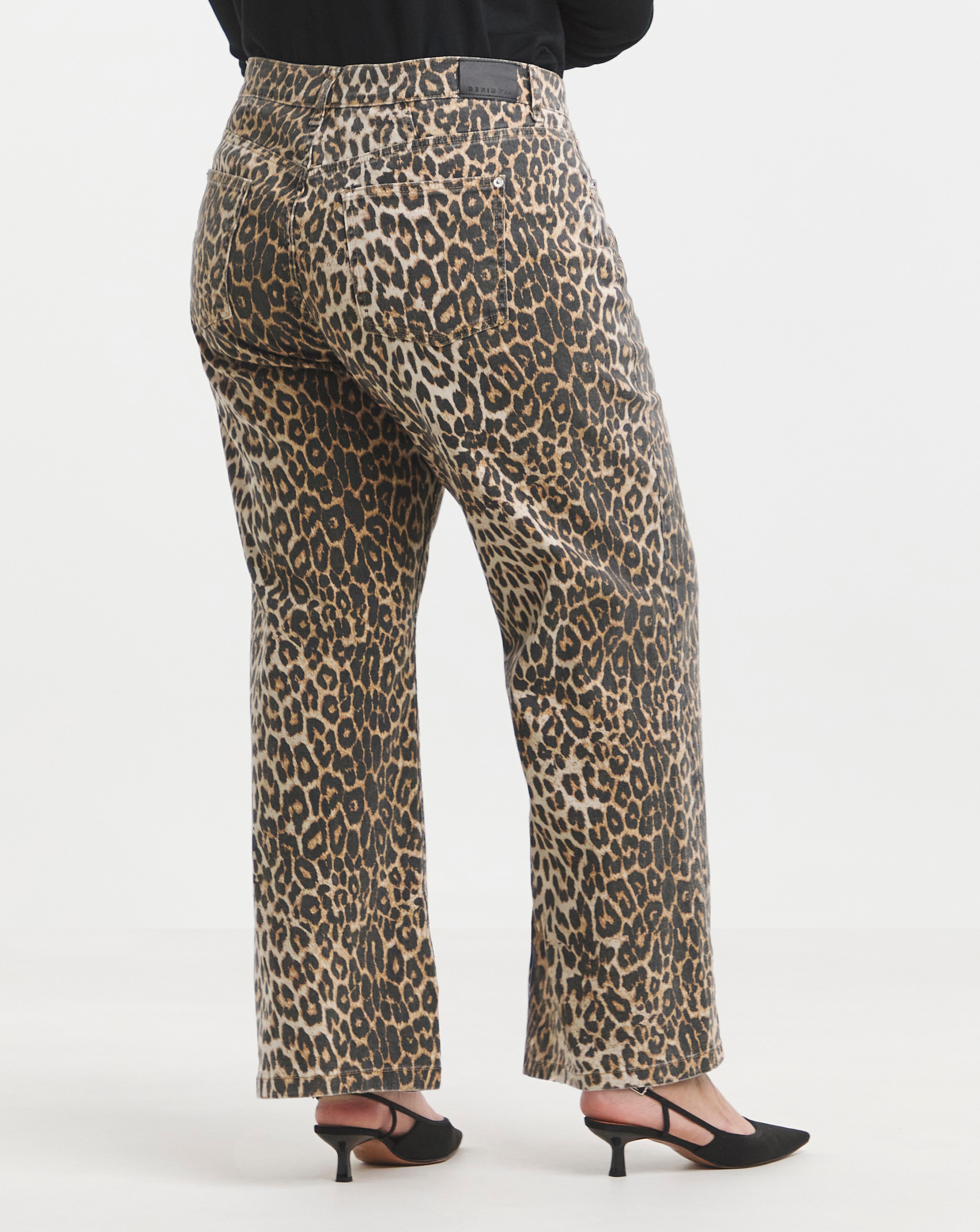 最終値下げ‼️BEEDEN LEOPARD PRINT WIDE STRAIGHT beeden LEOPARD PRINT WIDE STRAIGHT PANTS - メルカリ