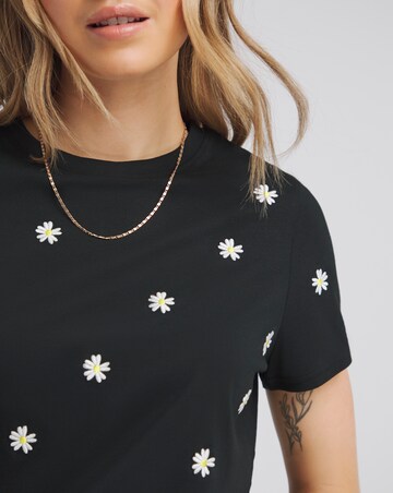 Black Daisy Embroidered T-Shirt