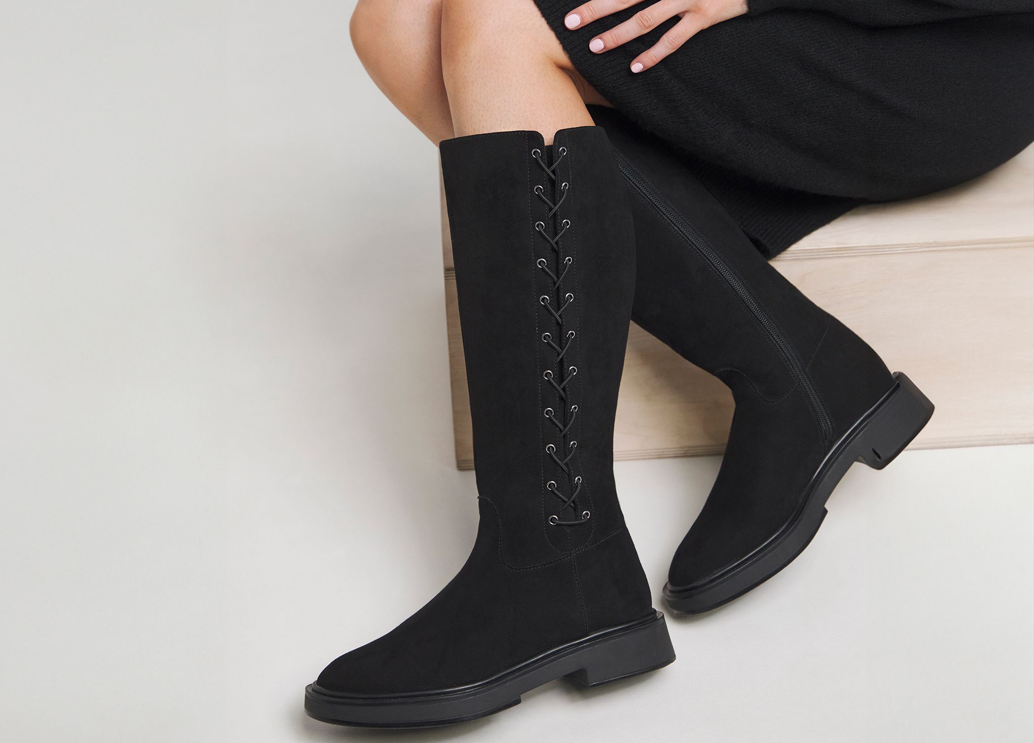 High boots with stretch lace up