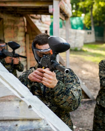 Paintball Combat for Eight