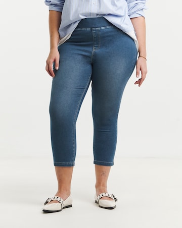 Mid Wash Pull On Capri Jegging