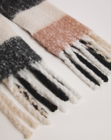 Check Scarf